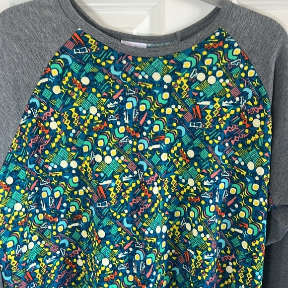 NWT LuLaRoe Randy Top Shirt Geometric Aztec Raglan Gray Blue Green Yellow Large - Picture 2 of 6